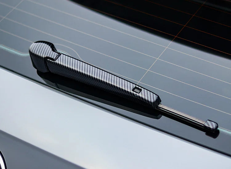 Cache d’essuie-glace arrière – Style Carbone | Compatible Golf 8 R/GTI/GTE